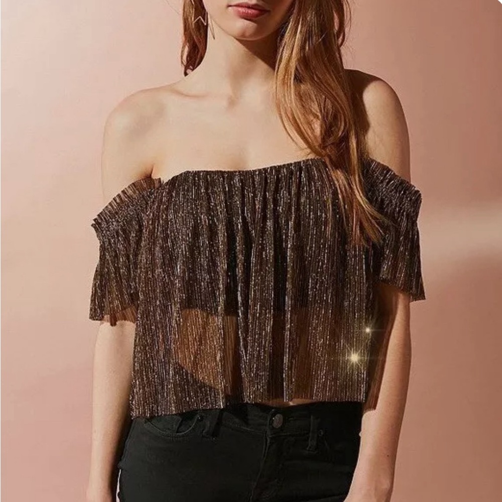 Urban Outfitters Gold Metallic Short Sleeve Off the Shoulder Crop Top Size Small